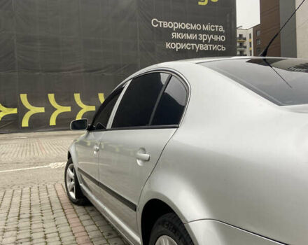 Сірий Шкода Суперб, об'ємом двигуна 2 л та пробігом 300 тис. км за 2899 $, фото 6 на Automoto.ua