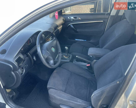 Серый Шкода Суперб, объемом двигателя 1.9 л и пробегом 329 тыс. км за 5000 $, фото 5 на Automoto.ua