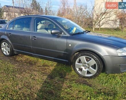 Серый Шкода Суперб, объемом двигателя 1.97 л и пробегом 320 тыс. км за 5600 $, фото 1 на Automoto.ua