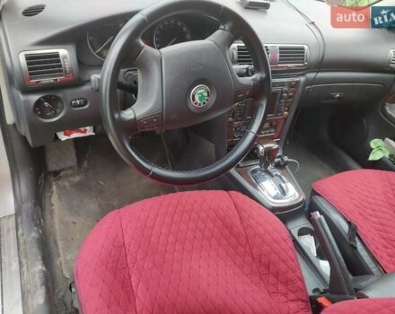 Серый Шкода Суперб, объемом двигателя 2.5 л и пробегом 304 тыс. км за 6600 $, фото 6 на Automoto.ua