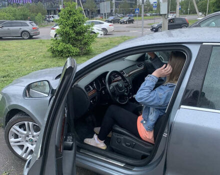 Серый Шкода Суперб, объемом двигателя 1.97 л и пробегом 250 тыс. км за 10400 $, фото 2 на Automoto.ua