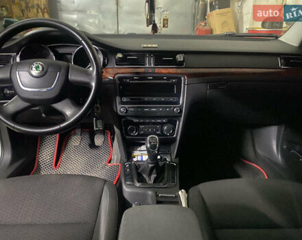 Серый Шкода Суперб, объемом двигателя 1.8 л и пробегом 70 тыс. км за 11000 $, фото 8 на Automoto.ua