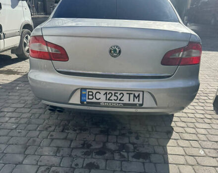 Шкода Суперб 2009 у Новояворівськ на Automoto.ua Сірий Шкода Суперб, об'ємом двигуна 1.97 л та пробігом 298 тис. км за 9500 $, фото 3 на Automoto.ua