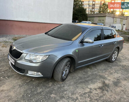 Шкода Суперб 2011 у Хмельницькому на Automoto.ua Сірий Шкода Суперб, об'ємом двигуна 1.6 л та пробігом 225 тис. км за 8600 $, фото 3 на Automoto.ua