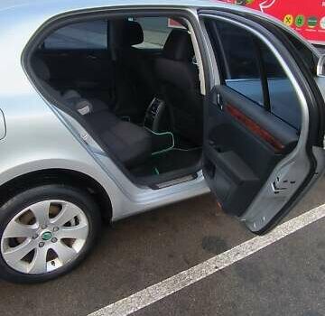 Серый Шкода Суперб, объемом двигателя 1.8 л и пробегом 228 тыс. км за 11100 $, фото 17 на Automoto.ua