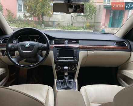 Серый Шкода Суперб, объемом двигателя 1.97 л и пробегом 278 тыс. км за 11400 $, фото 4 на Automoto.ua