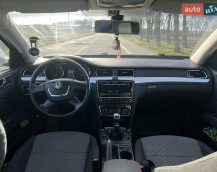 Серый Шкода Суперб, объемом двигателя 1.8 л и пробегом 235 тыс. км за 7200 $, фото 22 на Automoto.ua