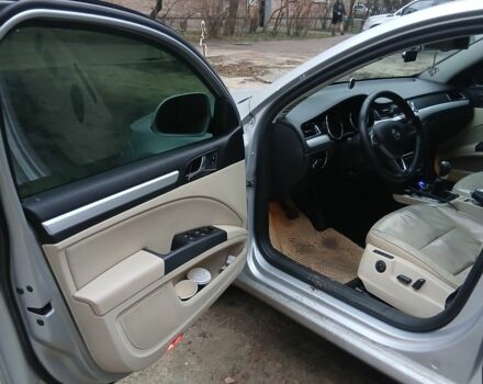 Серый Шкода Суперб, объемом двигателя 1.8 л и пробегом 230 тыс. км за 8000 $, фото 1 на Automoto.ua