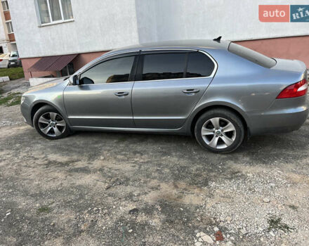 Шкода Суперб 2011 у Хмельницькому на Automoto.ua Сірий Шкода Суперб, об'ємом двигуна 1.6 л та пробігом 225 тис. км за 8600 $, фото 8 на Automoto.ua