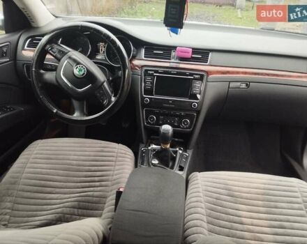 Серый Шкода Суперб, объемом двигателя 2 л и пробегом 280 тыс. км за 9500 $, фото 10 на Automoto.ua