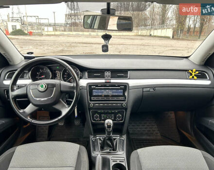 Серый Шкода Суперб, объемом двигателя 1.8 л и пробегом 193 тыс. км за 8200 $, фото 9 на Automoto.ua