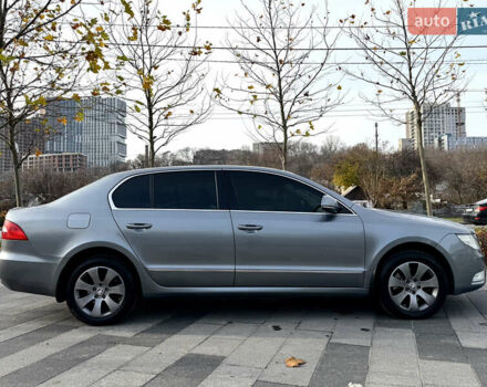 Серый Шкода Суперб, объемом двигателя 1.8 л и пробегом 235 тыс. км за 8800 $, фото 2 на Automoto.ua