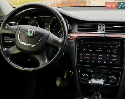 Серый Шкода Суперб, объемом двигателя 1.8 л и пробегом 235 тыс. км за 8800 $, фото 7 на Automoto.ua