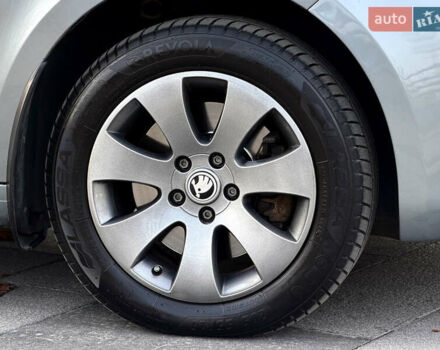 Серый Шкода Суперб, объемом двигателя 1.8 л и пробегом 235 тыс. км за 8800 $, фото 5 на Automoto.ua