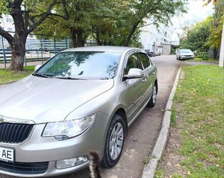 Сірий Шкода Суперб, об'ємом двигуна 1.8 л та пробігом 111 тис. км за 10000 $, фото 1 на Automoto.ua