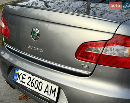 Серый Шкода Суперб, объемом двигателя 1.8 л и пробегом 235 тыс. км за 8800 $, фото 4 на Automoto.ua