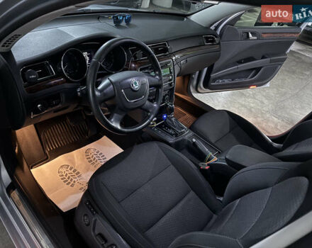 Серый Шкода Суперб, объемом двигателя 1.8 л и пробегом 292 тыс. км за 9200 $, фото 7 на Automoto.ua