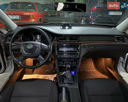 Серый Шкода Суперб, объемом двигателя 1.8 л и пробегом 292 тыс. км за 9200 $, фото 6 на Automoto.ua