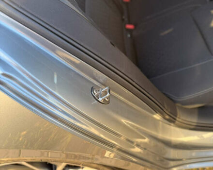 Серый Шкода Суперб, объемом двигателя 1.6 л и пробегом 250 тыс. км за 17371 $, фото 24 на Automoto.ua