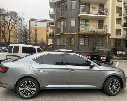 Сірий Шкода Суперб, об'ємом двигуна 2 л та пробігом 245 тис. км за 17900 $, фото 4 на Automoto.ua