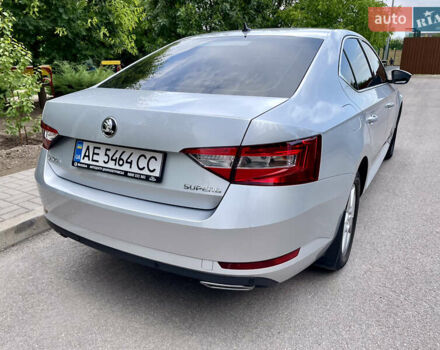 Серый Шкода Суперб, объемом двигателя 1.8 л и пробегом 82 тыс. км за 23999 $, фото 3 на Automoto.ua