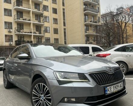 Сірий Шкода Суперб, об'ємом двигуна 2 л та пробігом 245 тис. км за 17900 $, фото 1 на Automoto.ua
