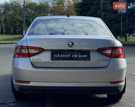 Серый Шкода Суперб, объемом двигателя 1.97 л и пробегом 223 тыс. км за 17999 $, фото 5 на Automoto.ua