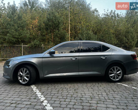 Серый Шкода Суперб, объемом двигателя 2 л и пробегом 297 тыс. км за 17000 $, фото 6 на Automoto.ua