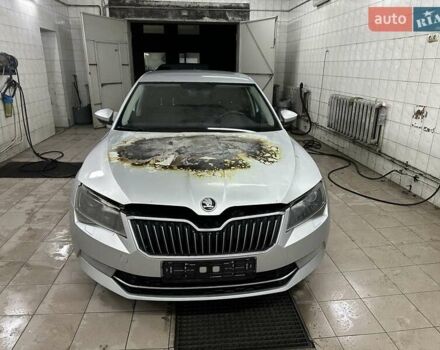 Серый Шкода Суперб, объемом двигателя 1.97 л и пробегом 200 тыс. км за 8900 $, фото 4 на Automoto.ua