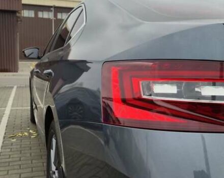 Серый Шкода Суперб, объемом двигателя 1.8 л и пробегом 130 тыс. км за 20000 $, фото 3 на Automoto.ua