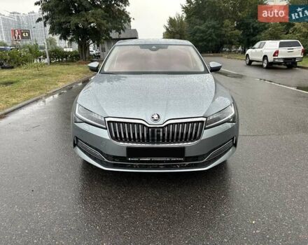 Серый Шкода Суперб, объемом двигателя 1.98 л и пробегом 55 тыс. км за 30900 $, фото 2 на Automoto.ua