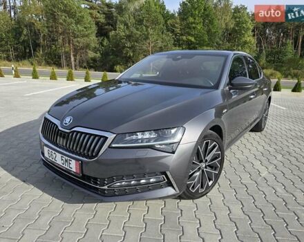 Шкода Суперб 2021 у Ковель на Automoto.ua Сірий Шкода Суперб, об'ємом двигуна 1.97 л та пробігом 171 тис. км за 31900 $, фото 2 на Automoto.ua