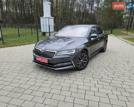 Сірий Шкода Суперб, об'ємом двигуна 1.97 л та пробігом 171 тис. км за 32500 $, фото 1 на Automoto.ua