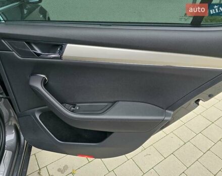 Сірий Шкода Суперб, об'ємом двигуна 1.97 л та пробігом 172 тис. км за 31300 $, фото 54 на Automoto.ua