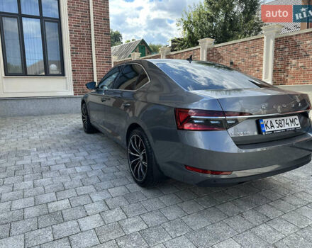 Серый Шкода Суперб, объемом двигателя 1.98 л и пробегом 15 тыс. км за 39000 $, фото 2 на Automoto.ua