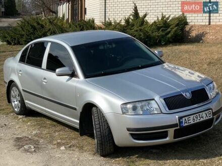 Шкода Суперб 2002 в Днепре (Днепропетровске) на Automoto.ua Серый Шкода Суперб, объемом двигателя 2.5 л и пробегом 383 тыс. км за 5200 $, фото 1 на Automoto.ua
