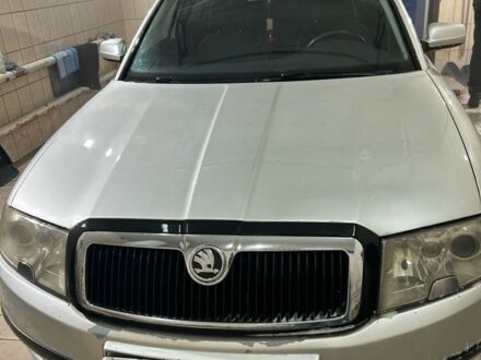 Сірий Шкода Суперб, об'ємом двигуна 1.8 л та пробігом 300 тис. км за 3999 $, фото 1 на Automoto.ua