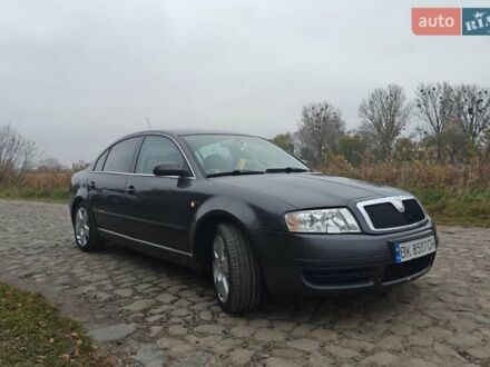 Серый Шкода Суперб, объемом двигателя 1.97 л и пробегом 320 тыс. км за 5600 $, фото 1 на Automoto.ua