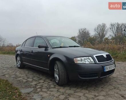 Серый Шкода Суперб, объемом двигателя 1.97 л и пробегом 320 тыс. км за 5600 $, фото 1 на Automoto.ua