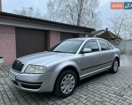 Серый Шкода Суперб, объемом двигателя 1.8 л и пробегом 321 тыс. км за 4300 $, фото 1 на Automoto.ua