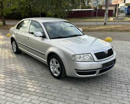 Сірий Шкода Суперб, об'ємом двигуна 2.5 л та пробігом 250 тис. км за 5400 $, фото 1 на Automoto.ua