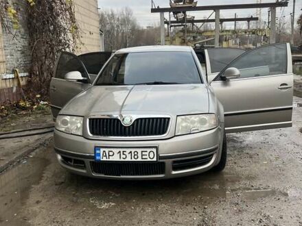 Серый Шкода Суперб, объемом двигателя 2 л и пробегом 245 тыс. км за 5600 $, фото 1 на Automoto.ua