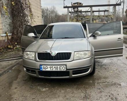 Сірий Шкода Суперб, об'ємом двигуна 2 л та пробігом 245 тис. км за 5600 $, фото 1 на Automoto.ua