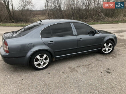 Шкода Суперб 2008 у Корце на Automoto.ua Сірий Шкода Суперб, об'ємом двигуна 1.8 л та пробігом 298 тис. км за 4700 $, фото 1 на Automoto.ua