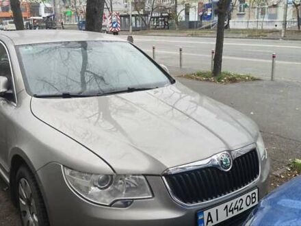 Серый Шкода Суперб, объемом двигателя 1.97 л и пробегом 335 тыс. км за 9500 $, фото 1 на Automoto.ua