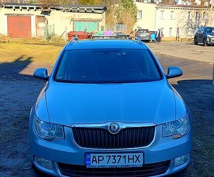 Сірий Шкода Суперб, об'ємом двигуна 2 л та пробігом 256 тис. км за 9300 $, фото 1 на Automoto.ua