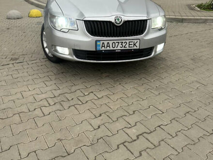 Серый Шкода Суперб, объемом двигателя 1.8 л и пробегом 218 тыс. км за 10500 $, фото 1 на Automoto.ua
