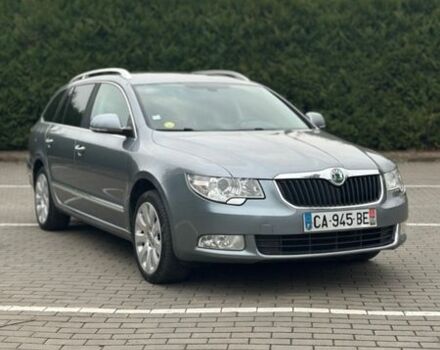 Серый Шкода Суперб, объемом двигателя 2 л и пробегом 330 тыс. км за 9000 $, фото 1 на Automoto.ua