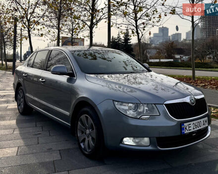 Серый Шкода Суперб, объемом двигателя 1.8 л и пробегом 235 тыс. км за 8800 $, фото 1 на Automoto.ua