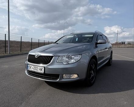 Серый Шкода Суперб, объемом двигателя 2 л и пробегом 325 тыс. км за 11800 $, фото 1 на Automoto.ua